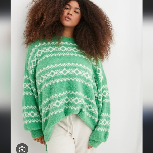 Aerie, Oversized Fuzzy Crewneck Sweater, Size Small - Picture 3 of 9